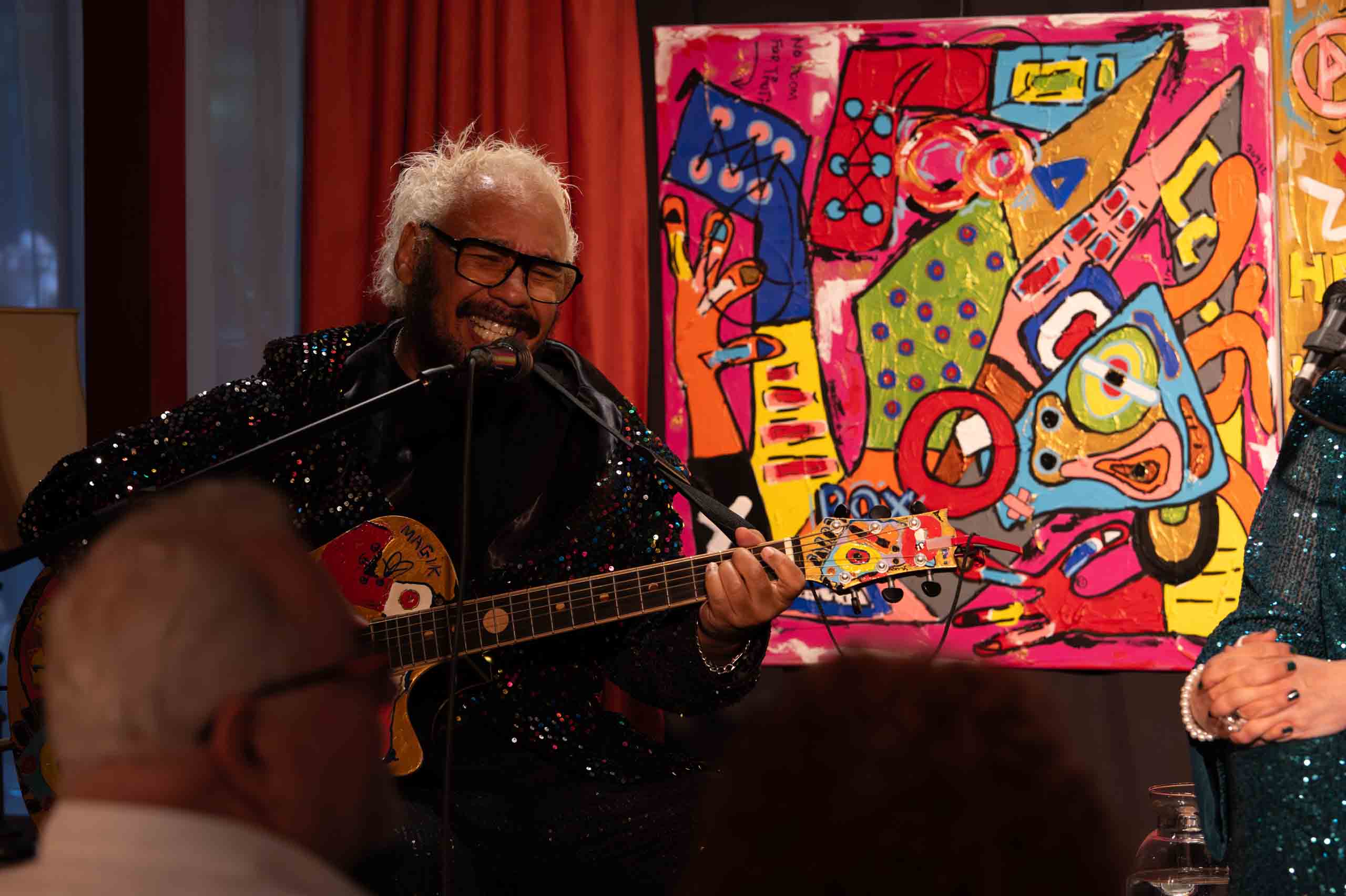 Victor Davies i Mika Urbaniak występ